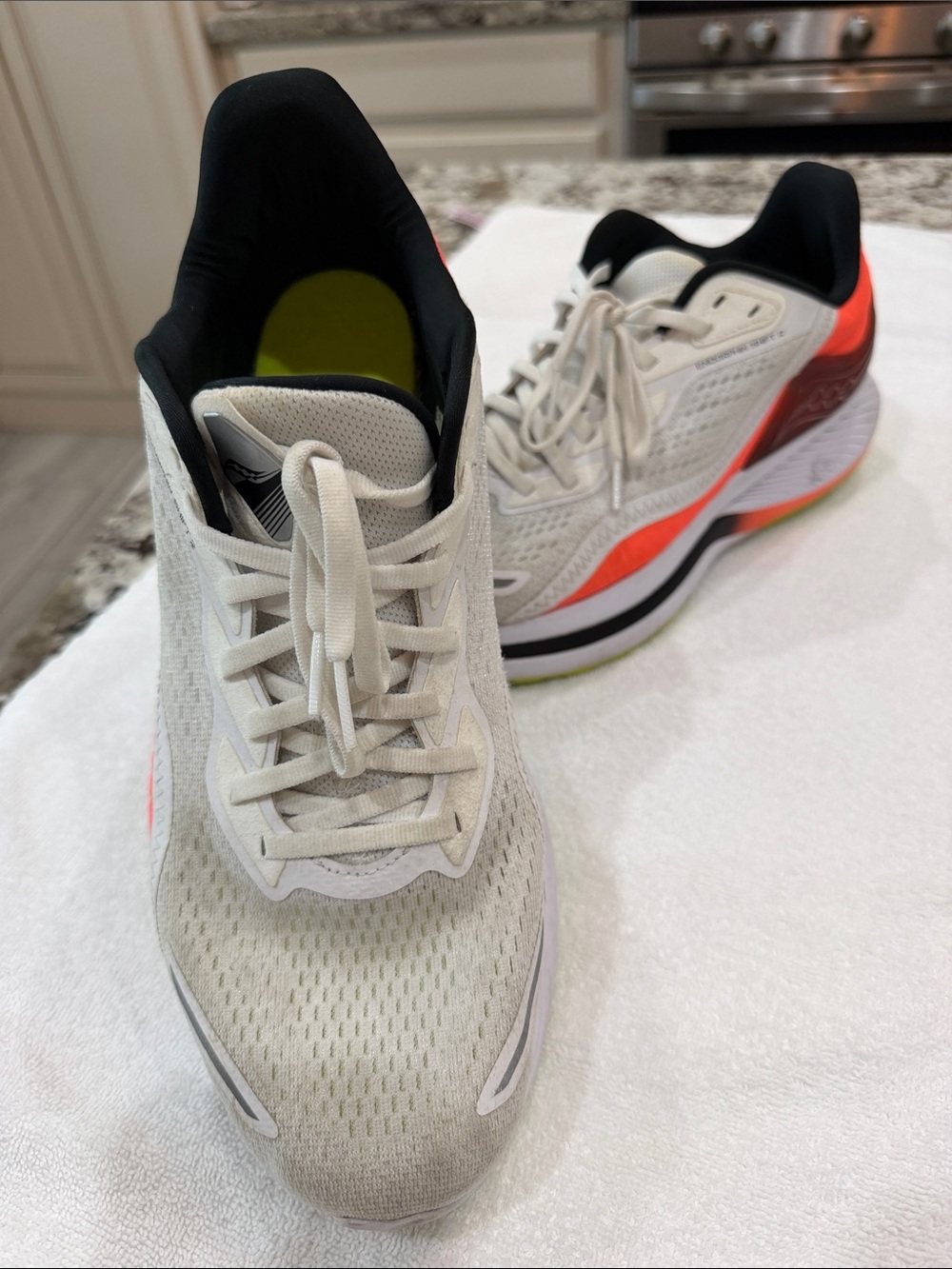 Men’s Saucony Endorphin Shift 2 Running shoes. Mens Size 11.5